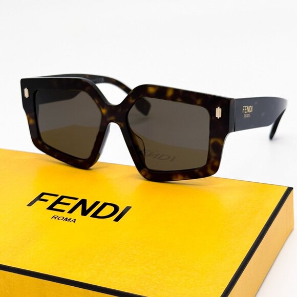 NEW FE40162F 52E GEOMETRIC WOMEN SUNGLASSES FENDI - Picture 1 of 10